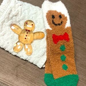 Simon Designs Crystal Gingerbread Figure Paperweight w/fuzzy gingerbread socks